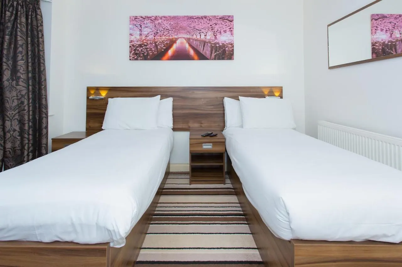 Langley Guest House Nr Pinewood Studios Slough