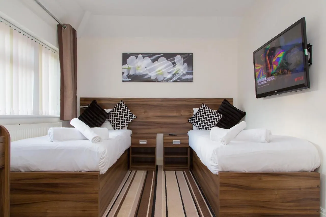Langley Guest House Nr Pinewood Studios Slough