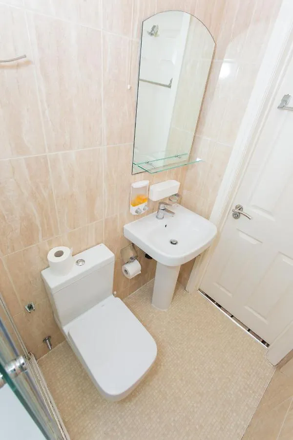 Langley Guest House Nr Pinewood Studios Slough