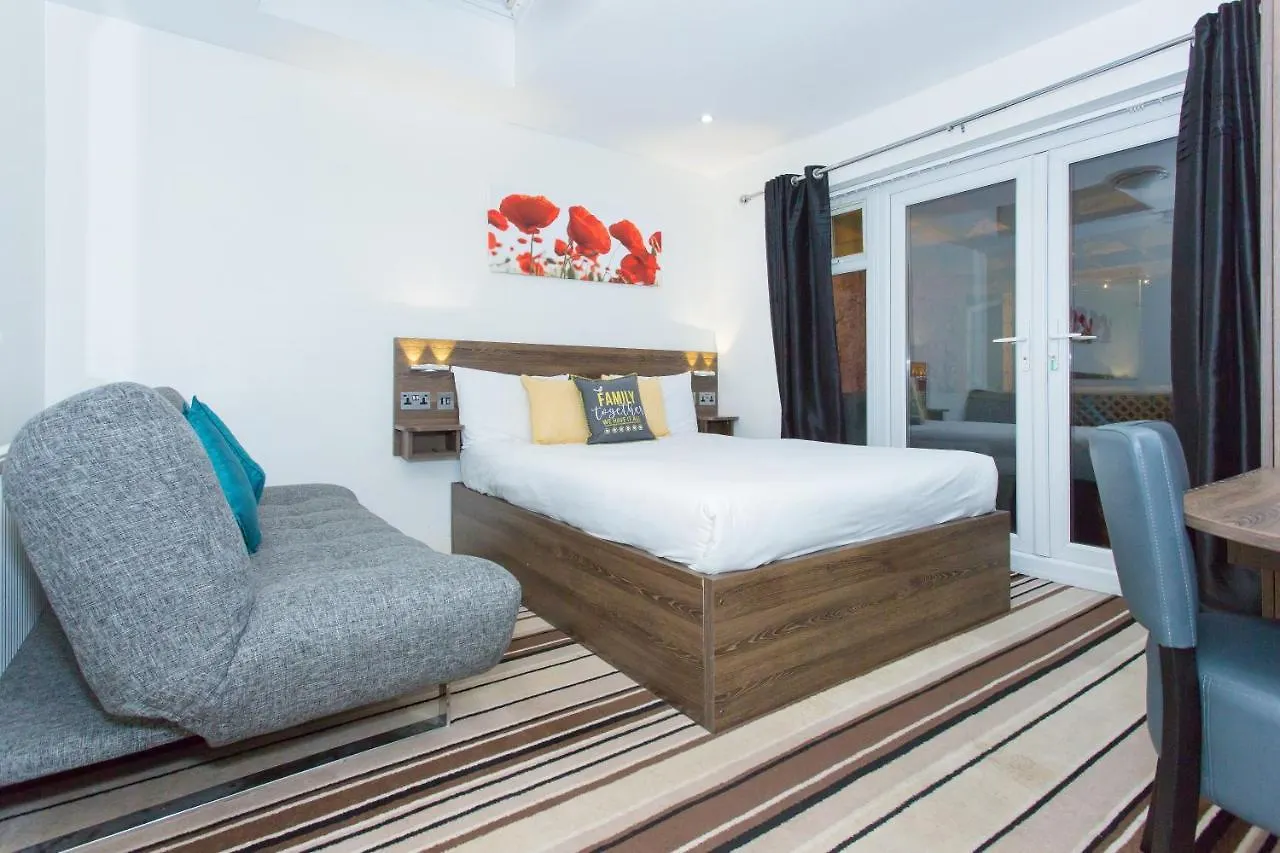 Langley Guest House Nr Pinewood Studios Slough